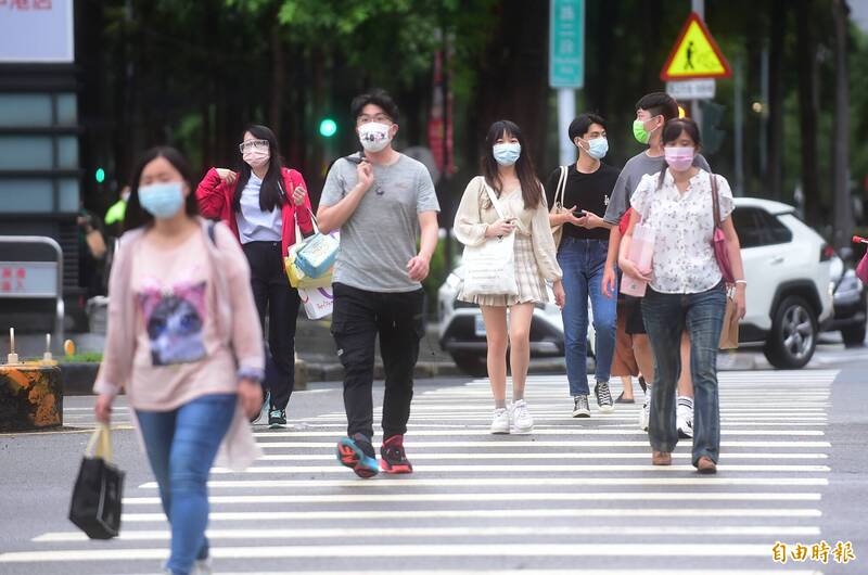 斑馬線有人全停讓新制喊卡 網友批朝令夕改 生活 自由時報電子報