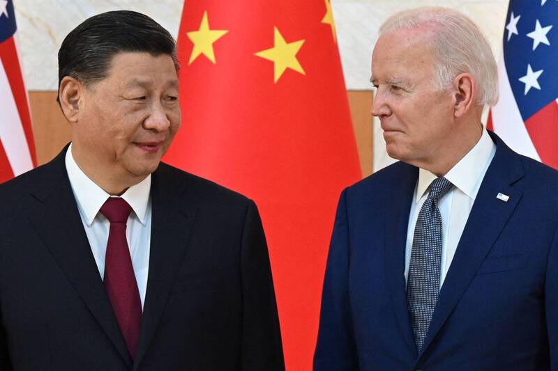 美国总统拜登（Joe Biden，右）称中国国家主席习近平是「独裁者」（dictator），拜登表示，自己对中国直言不讳的言论「不会做出太大改变」，仍希望很快跟习近平会面。（法新社档案照）(photo:LTN)
