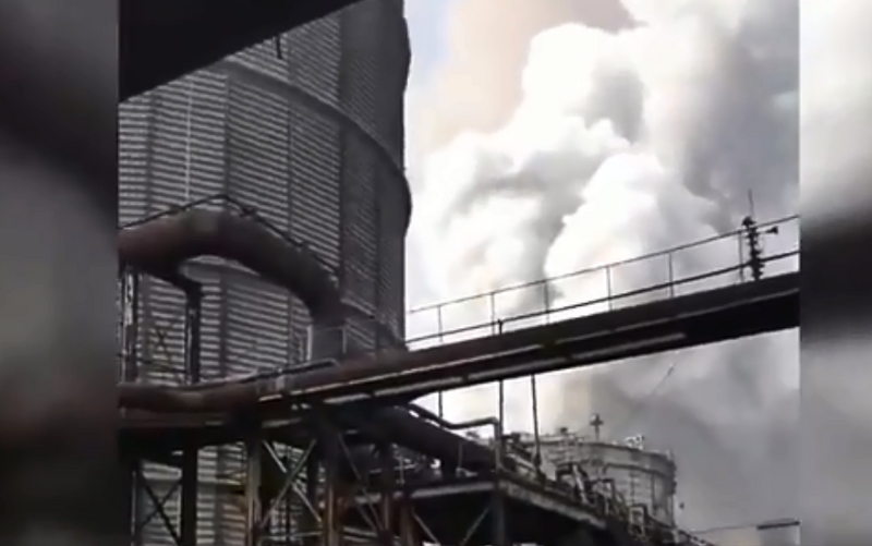 中国辽宁钢铁厂有民众拍片指称「火炉爆炸」，官方称是「烫伤事故」造成4死5伤。（图撷自微博）(photo:LTN)
