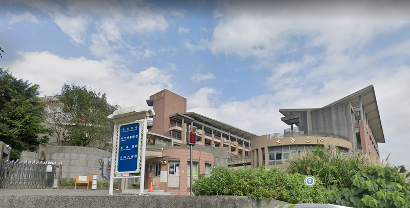 台北市永春高中高二班爆出畢業旅行第一天開始就有學生身體不適，截至端午連假前，高二生感染A型流感81人、類流感53人、COVID-19確診11人。（圖擷取自Google）