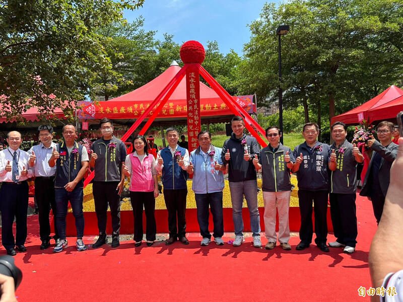 新北市淡水區崁頂市民活動中心暨公共化幼兒園新建工程今日舉行開工典禮。新北市民政局指出，工程預計於明年10月完工，提供周邊逾6萬居民更優質公共空間與服務。（記者闕敬倫攝）