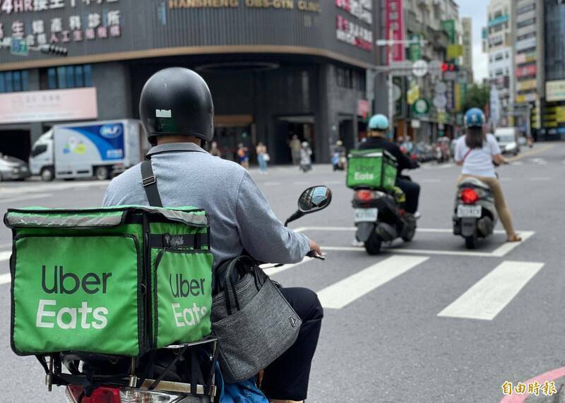 高雄一名外送員送餐遇到變態男拿「加味錢」付餐費。示意圖，非當事人。（資料照）