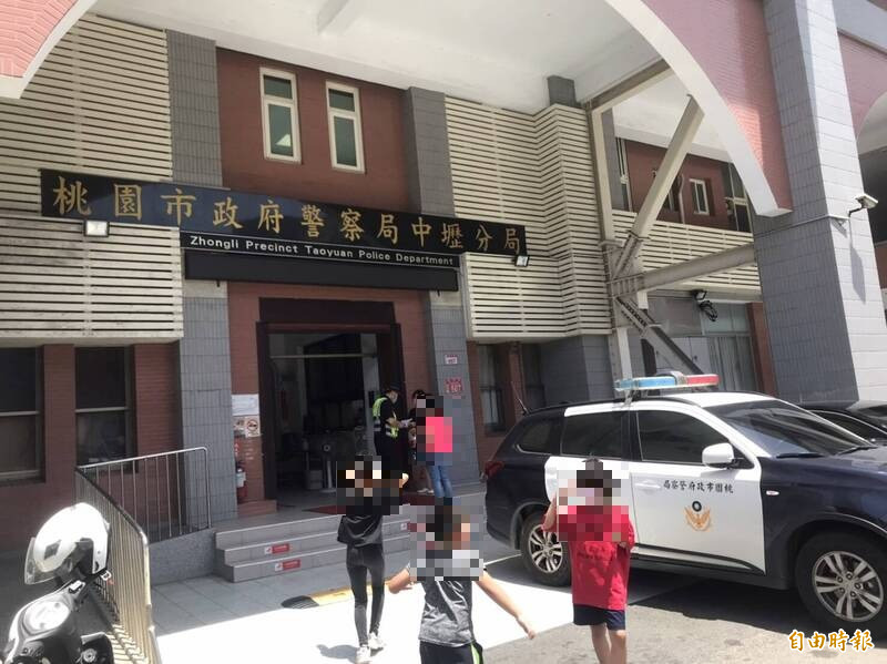 中壢警分局沈姓組長被控酒後性騷居酒屋女員工，警方決議記過拔官。（記者李容萍攝）