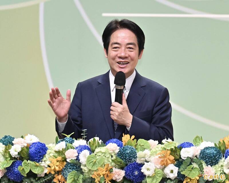 副總統賴清德5日出席「112年資深績優村（里）長、地方民意代表及民政人員表揚大會」，上台致詞感謝基層村里長的默默付出。（記者塗建榮攝）