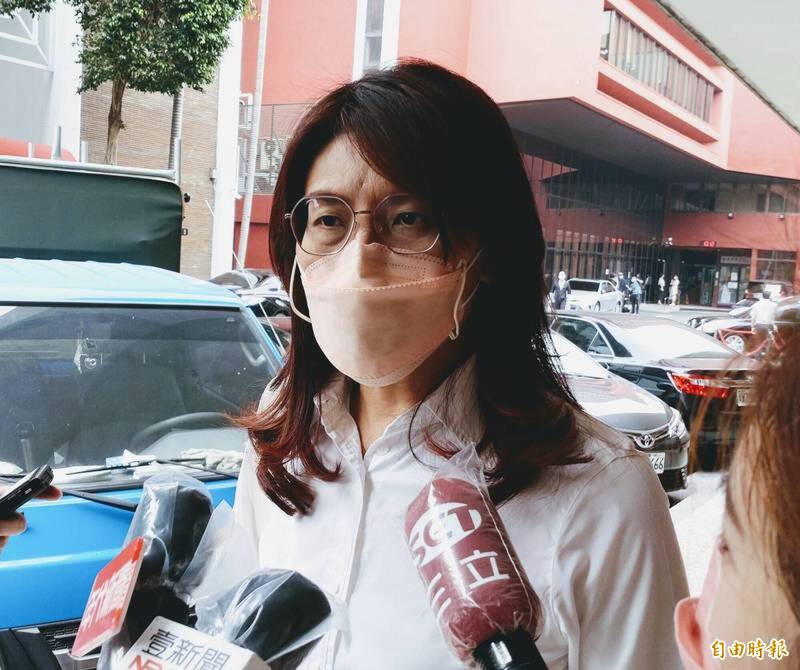 國民黨立委鄭麗文今受廣播專訪時指出,最近郭台銘的聲勢起來,也準備獨立參選,看來藍營是分裂,應考慮侯友宜若非最強母雞,也還沒有準備好,不要去排除支持別人的可能性,否則國民黨就是變相支持賴清德勝選。(資料照) 國民黨立委鄭麗文今受廣播專訪時指出,最近郭台銘的聲勢起來,也準備獨立參選,看來藍營是分裂,應考慮侯友宜若非最強母雞,也還沒有準備好,不要去排除支持別人的可能性,否則國民黨就是變相支持賴清德勝選。(資料照)