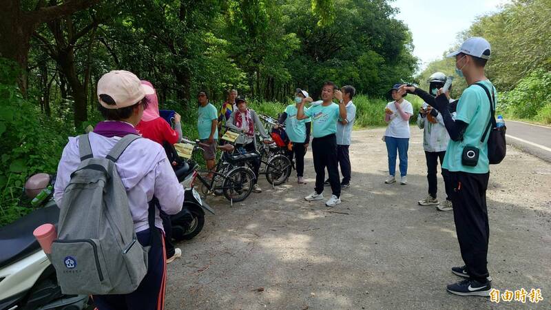 萬巒鄉引進電動輔助自行車搭配小旅行。（記者陳彥廷攝）