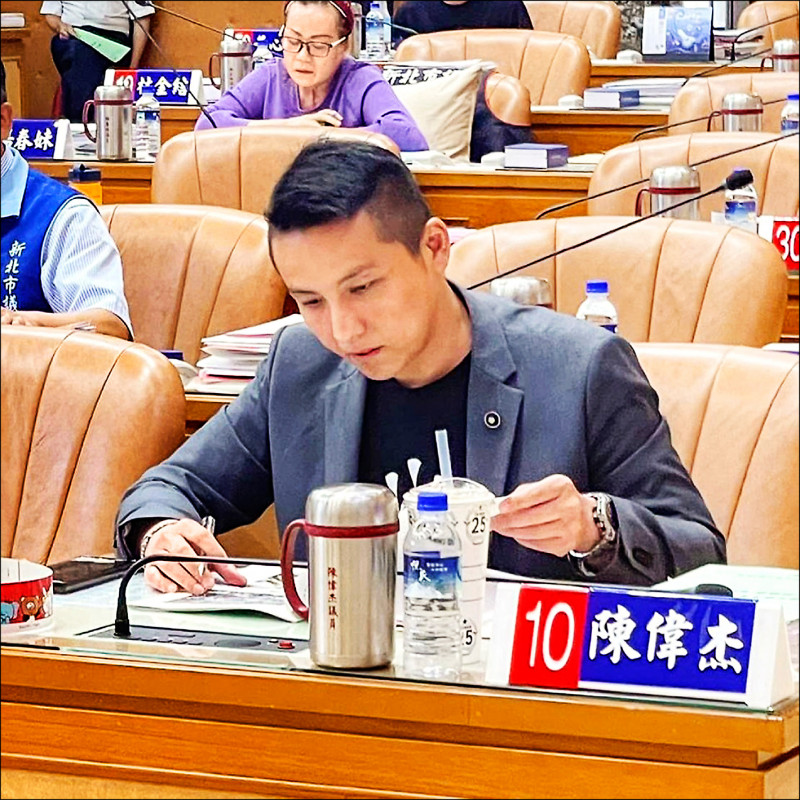 針對碩論審查結果,陳偉杰表示感謝台師大學倫會的嚴謹審查,他尊重決議。(取自陳偉杰臉書) 針對碩論審查結果,陳偉杰表示感謝台師大學倫會的嚴謹審查,他尊重決議。(取自陳偉杰臉書)