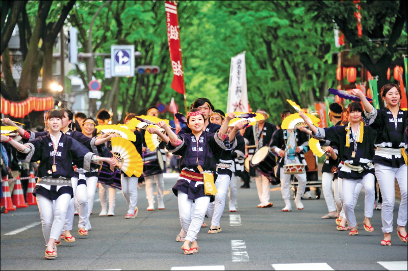 台南市府邀請日本仙台市「仙台雀舞」、山形市「山形花笠舞」參加明年「台南400」演出。（圖：台南市府提供）