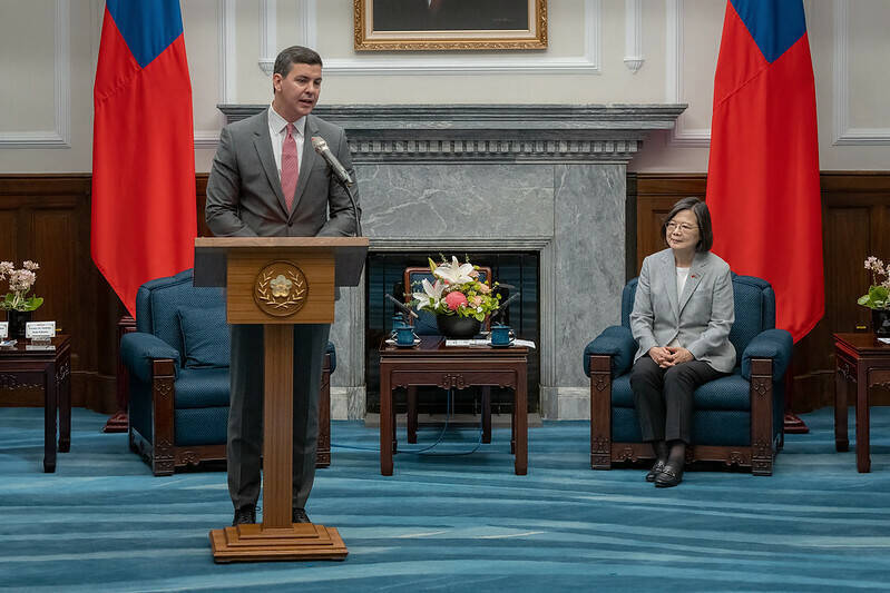 巴拉圭總統當選人貝尼亞今會見蔡英文總統時表示，未來5年一定會站在中華民國台灣這一邊。（總統府提供）