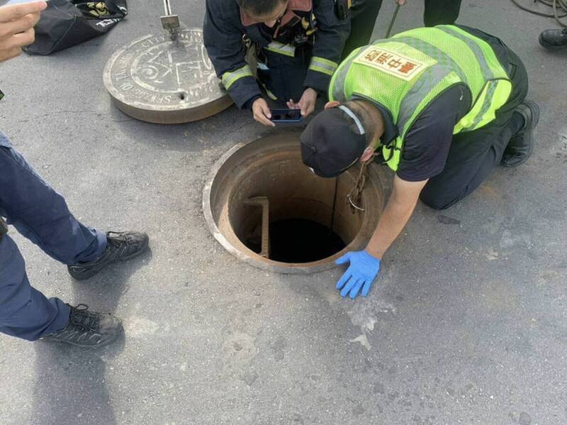 台中市南屯十三期市地重畫工程在發生工安意外，2 名工人跌落立坑造成1死1 傷。（民眾提供）