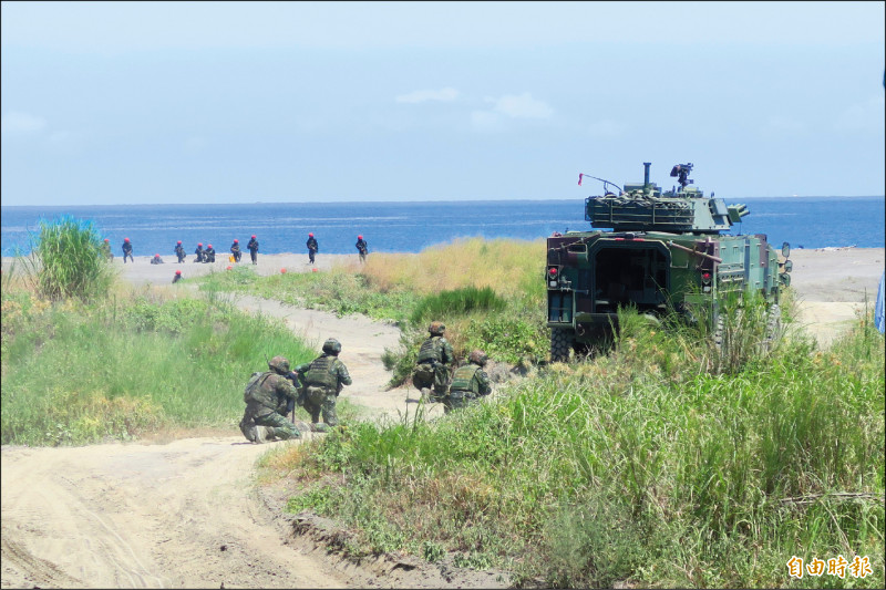 國軍反登陸作戰預演，擊退登陸敵軍。（記者吳書緯攝）