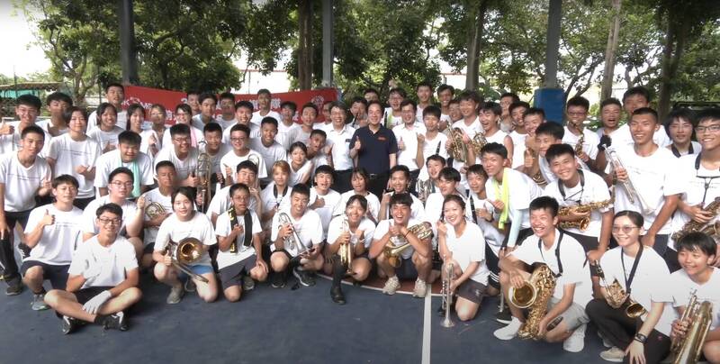 賴清德副總統今日下午探班建中樂旗聯隊集訓,為同學們加油打氣。(總統府提供) 賴清德副總統今日下午探班建中樂旗聯隊集訓,為同學們加油打氣。(總統府提供)
