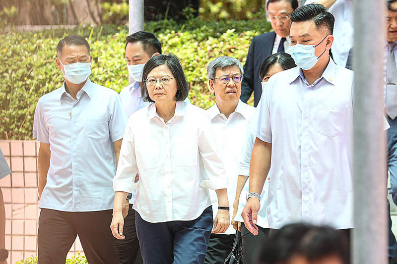 President Tsai Ing-wen, front left, and Premier Chen Chien-jen, back, third left, visit the former Taiwan Military Prison, now home to the Sindian Drug Abuser Treatment Center, in New Taipei City yesterday.
Photo: CNA