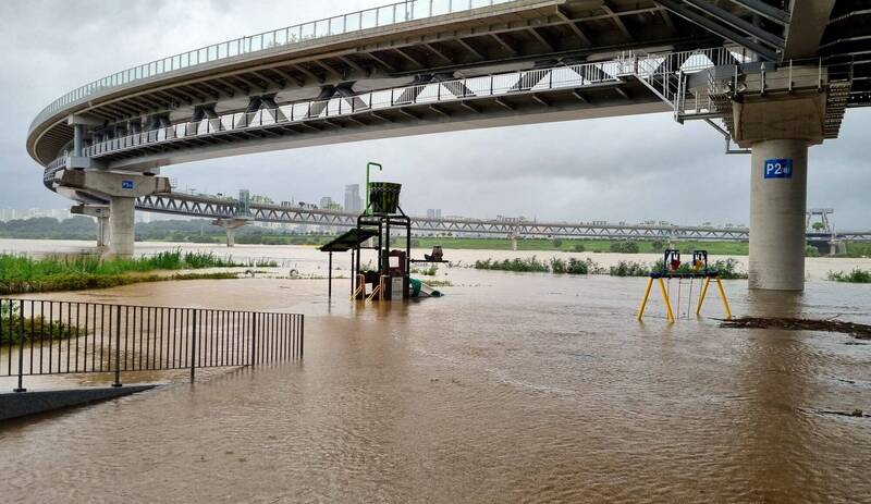 南韓慶尚北道受暴雨侵襲，共有10人失去聯繫下落不明。南韓本波暴雨災區示意圖。（路透）