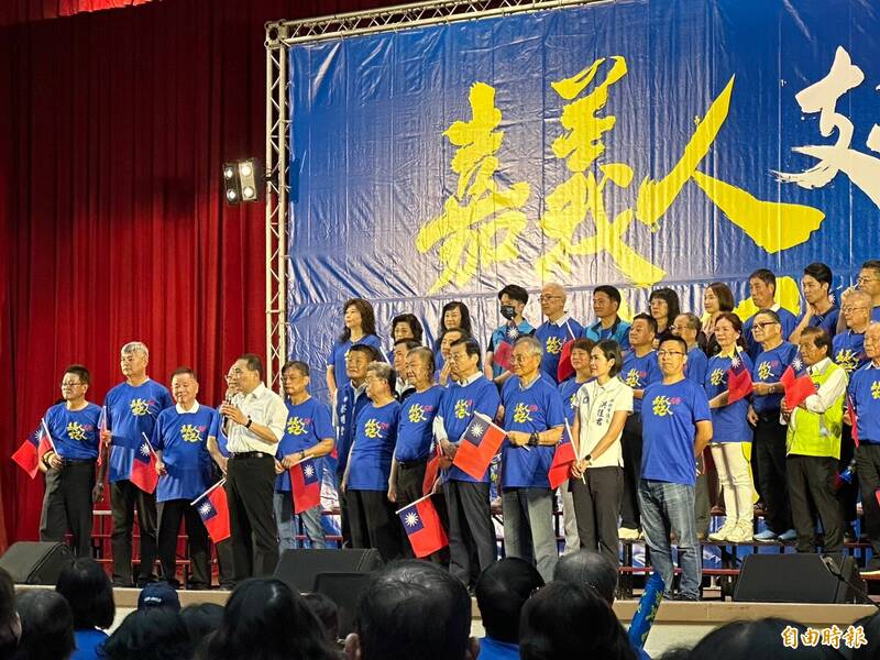 國民黨總統參選人侯友宜上午在板樹體育館舉行「中華民國嘉義同鄉會侯援會成立大會」。（記者翁聿煌攝）