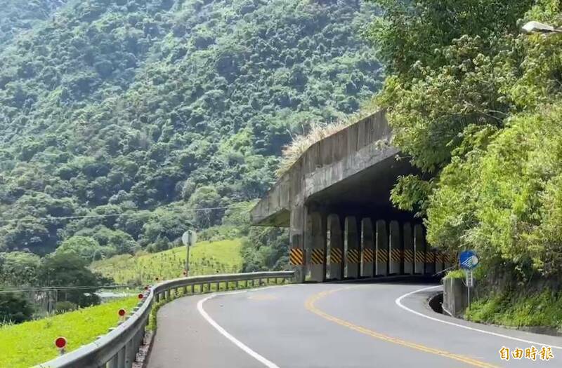 埔里鎮台14線埔霧公路66K鳥踏坑明隧道非筆直路段,進出隧道及隧道內都有彎道,須注意行車安全。(記者佟振國攝) 埔里鎮台14線埔霧公路66K鳥踏坑明隧道非筆直路段,進出隧道及隧道內都有彎道,須注意行車安全。(記者佟振國攝)