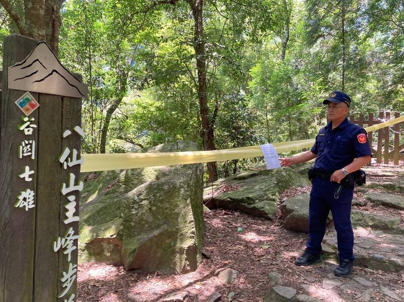 颱風來襲，和平警分局在登山口拉起封鎖線，禁止民眾進入。（民眾提供）