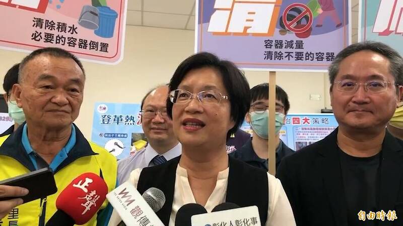 彰化縣長王惠美（中）今被問及彰化議長謝典林退黨一事，她喊話謝典林趕快回國民黨，繼續打拚。（記者張聰秋攝）