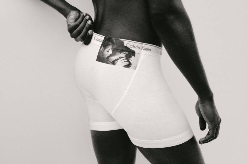一名男子将Calvin Klein的内裤刺在屁股上，并引用1980年代广告用语，「我和Calvin之间没有隔阂。」示意图，与本文无关。（Calvin Klein Underwear提供）(photo:LTN)