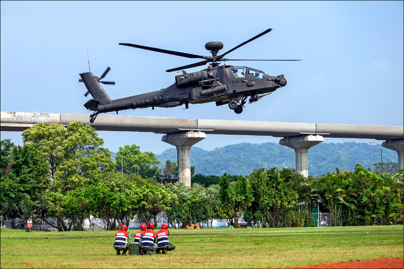 陸軍航空特戰指揮部航空601旅，配屬國軍所有的AH-64E「阿帕契」攻擊直升機，竟爆現役中校涉入共諜案被聲押禁見。（資料照）