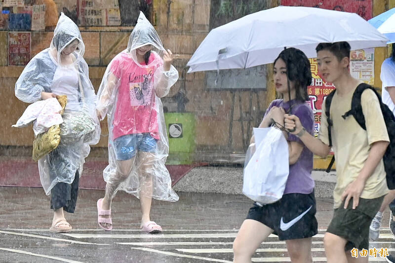 受到卡努颱風外圍環流影響，週四北部風雨明顯。（資料照）