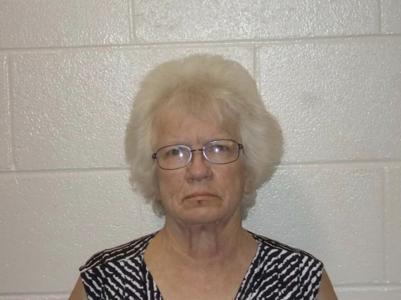 美国一名74岁退休私校女教师尼尔森科奇（Anne Nelson-Koch），日前遭到检方指控于2016至2017年间，在校内多次性侵一位当时年仅14岁的男学生。（图撷取自Tomah Police Department脸书）(photo:LTN)