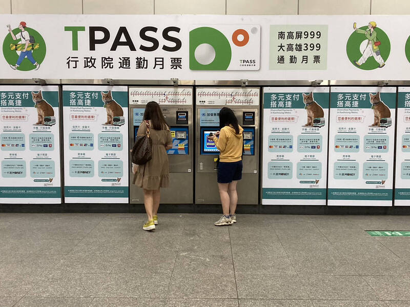 高市交通局宣布「週三公共運輸日」,9日起每週三棄騎車改搭公共運輸。(市府提供) 高市交通局宣布「週三公共運輸日」,9日起每週三棄騎車改搭公共運輸。(市府提供)