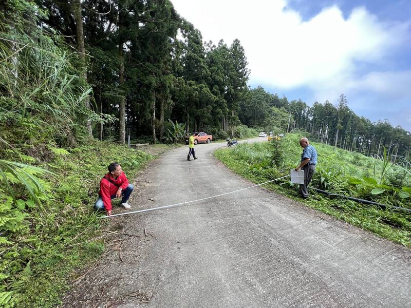 新竹縣五峰鄉有迷霧森林之稱的羅山林道，自8月14日起於該林道2.4公里處進行管制。（林業及自然保育署新竹分署提供）