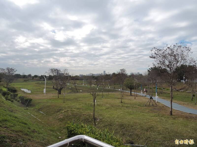 無黨籍立委黃國書表示，中央公園雖大，但有很多植栽，市府要好好評估施放點。（記者蘇金鳳攝）