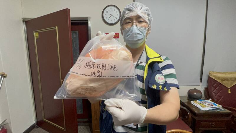 桃園市忠貞市場的排隊名店「阿箴越南法國麵包」爆出食物中毒。（衛生局提供）