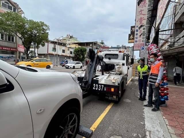 長期佔用車位的車主注意了！新竹市監理站聯合新竹市府善用智慧停車柱，加強註銷車牌取締，今年已銷號牌401面。（新竹市監理站提供）