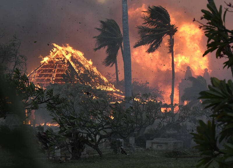 夏威夷9日突窜野火，该州第二大岛茂宜岛灾情惨重。（美联社）(photo:LTN)
