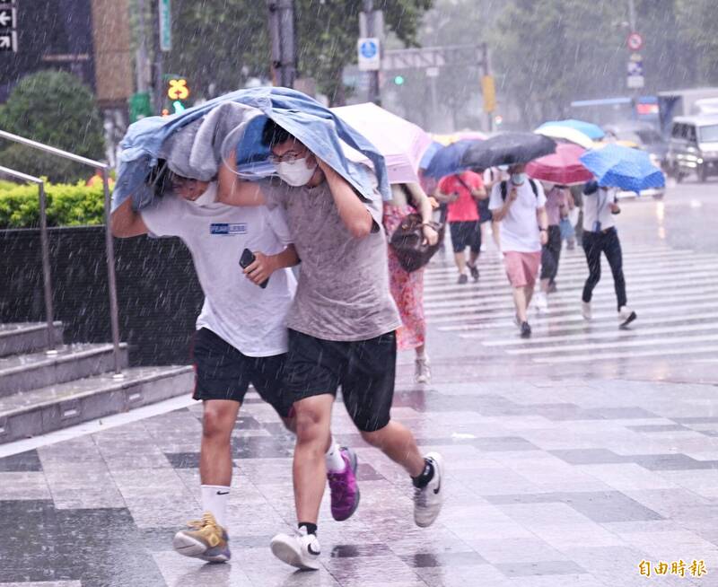 午後大臺北地區有大雷雨機率，須留意雷擊、強陣風等劇烈天氣現象。（資料照）