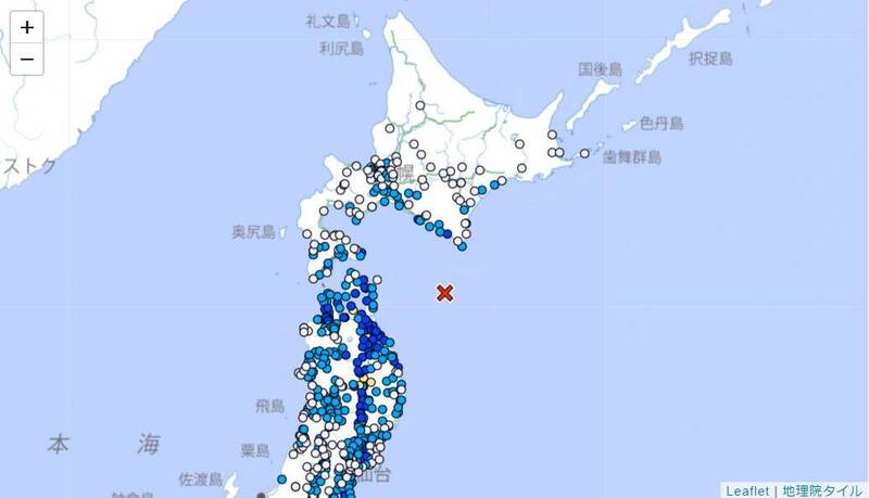 日本氣象廳指出，今上午8點14分在北海道南部外海發生規模5.9地震，震央位於東經142.9度、北緯41.2度，地震深度20公里。（圖擷自日本氣象廳）