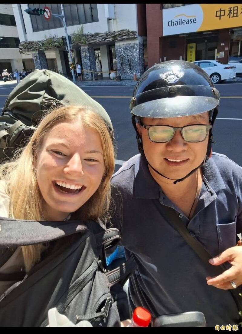 花蓮蕭先生昨早騎機車協助一名外國人去車站趕車，吃上一張罰單但他覺得值得。（記者王錦義攝）