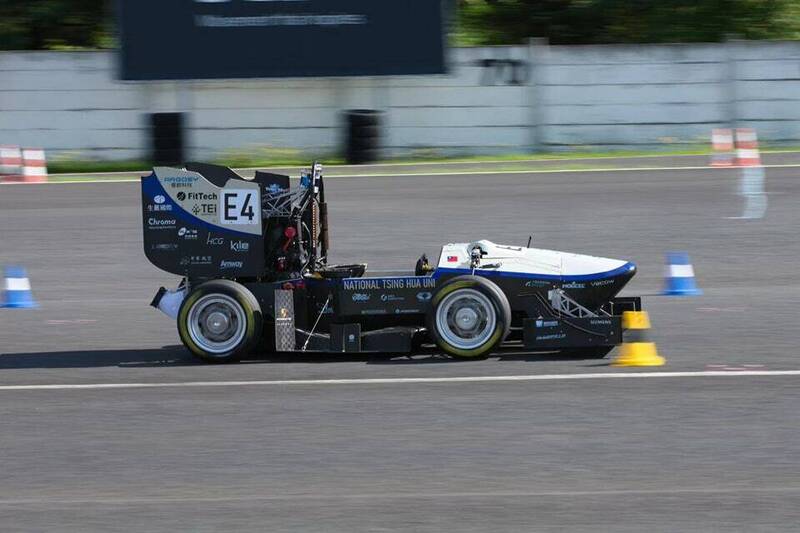 清大賽車工廠耗時3年研發的第七代學生方程式賽車「TH07」，也是全台第一輛無人駕駛的電動賽車。（清大提供）