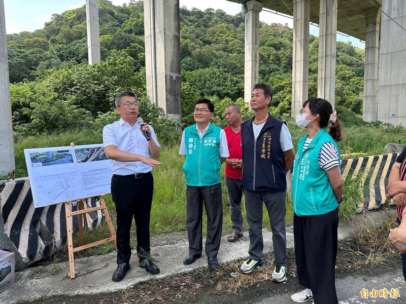 清水區頂湳里高速公路橋下將綠美化為綠地使用。（記者張軒哲攝）