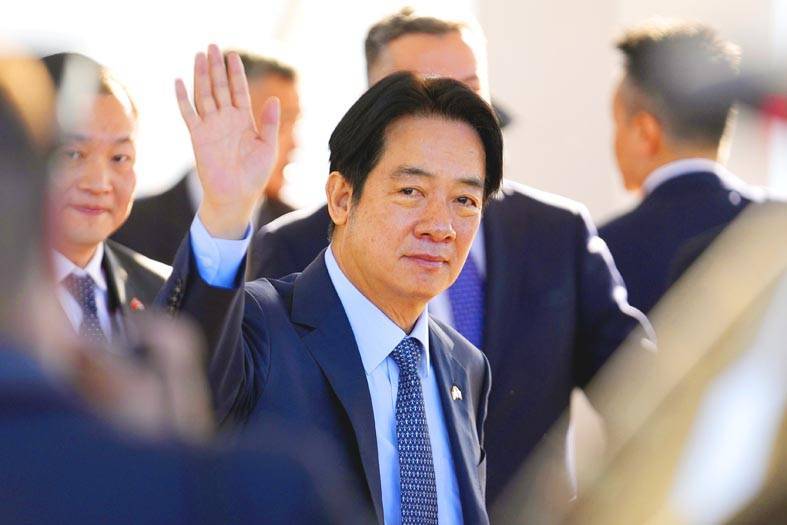 Vice President William Lai waves after landing at Silvio Pettirossi airport in Luque, Paraguay, on Monday.
Photo: AP