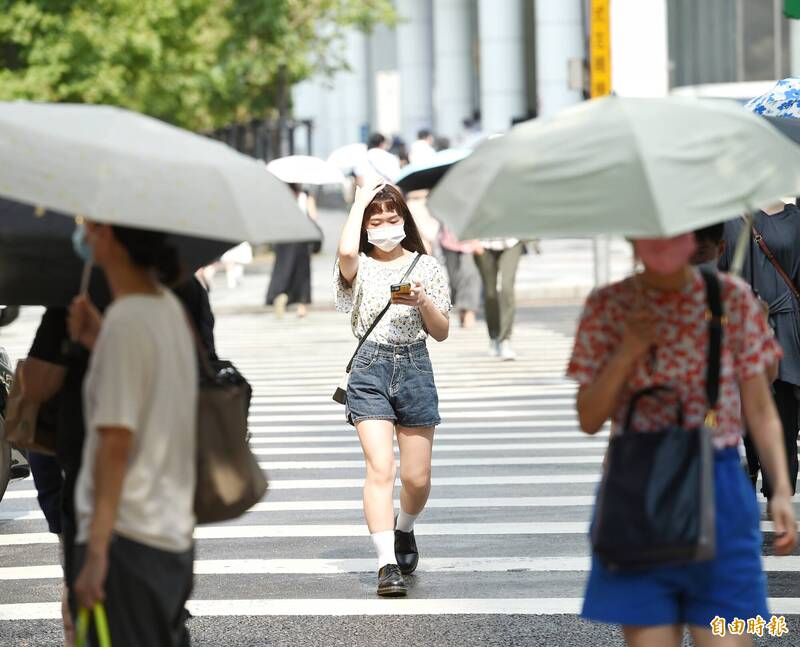 氣象局提醒，週日各地要留心午後雷陣雨，山區還有中部以北地區，更要注意較大的雨勢。（資料照）