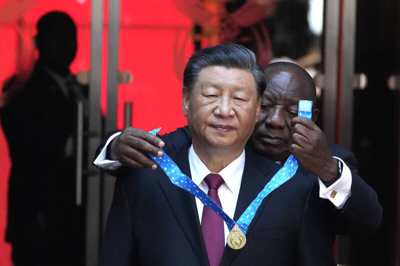 中国国家主席习近平（左）週二与南非总统拉马福萨会面。（美联社）(photo:LTN)