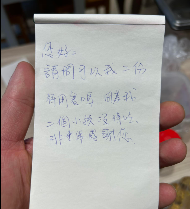 新北永和咖哩名店「中田咖哩」老闆，幫助瘖啞2寶爸的故事讓數十萬名網友動容。（中田咖哩夢想店提供）