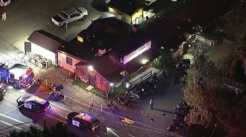 加州橘郡當地一家摩托車手酒吧發生槍擊案，多人中彈，包括槍手本人共4人死亡，另有6人送醫。（美聯社）