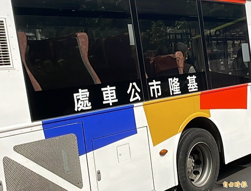 陳姓司機涉偷油料，基隆市公車處查出他還是酒駕累犯、曾侵占乘客悠遊卡，予以解雇。示意圖，非當事人車。（資料照）