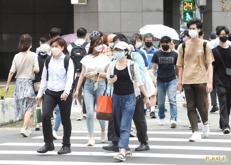 週一（28日）各地天氣多雲到晴，中午過後易有短暫陣雨發生，午後南部、大台北地區及各地山區有局部短暫雷陣雨。（資料照）

