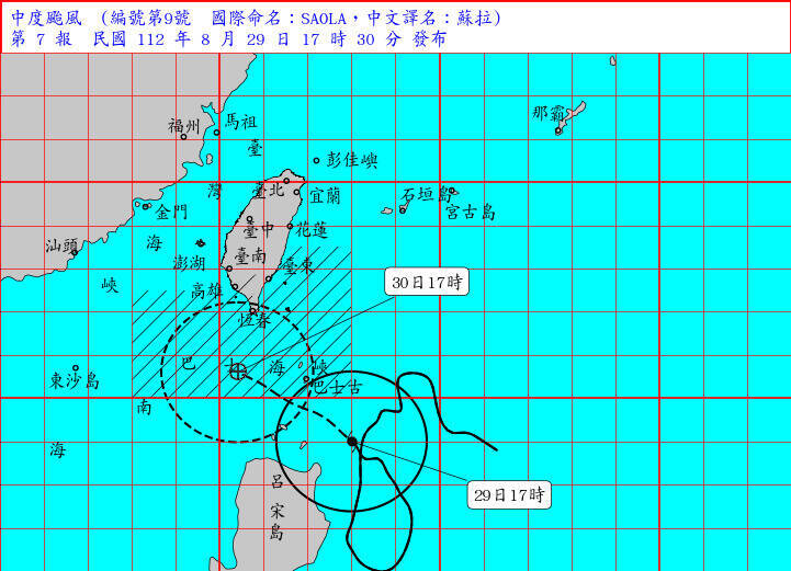 蘇拉颱風今天下午5時中心位置在在鵝鑾鼻的東南方約 390 公里之海面上，向西北西移動，其暴風圈逐漸進入巴士海峽，對屏東及恆春半島將構成威脅。（取自中央氣象局）
