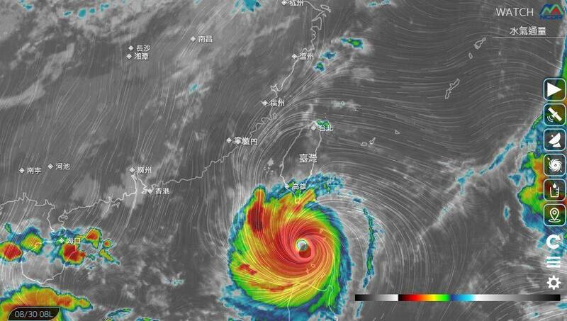 蘇拉來勢洶洶,目前以強烈颱風強度漸靠近台灣。(取自NCDR) 蘇拉來勢洶洶,目前以強烈颱風強度漸靠近台灣。(取自NCDR)