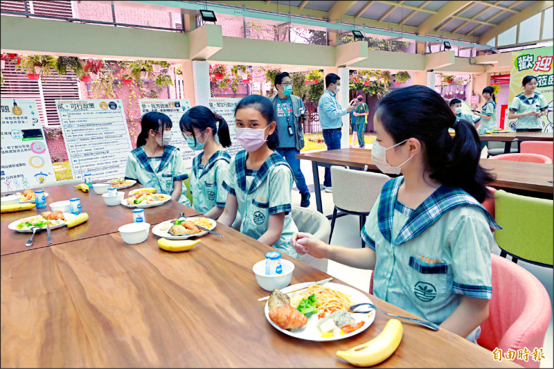 基隆市將研擬學校午餐自治條例，加強把關營養午餐食安。（記者盧賢秀攝）