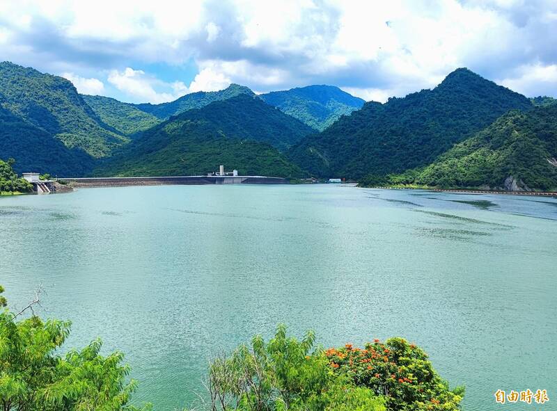 曾文水庫蓄水率已逾8成，南水局估算，若上游降雨超過200毫米，有機會到達滿水位。（記者吳俊鋒攝）