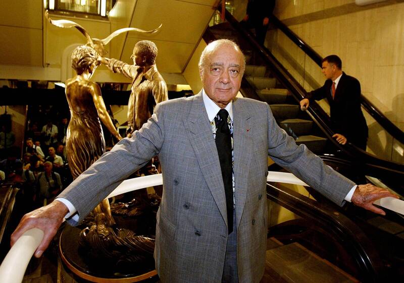埃及富商法耶德（Mohamed Al Fayed），传出已于上月30日逝世，享耆寿94岁。图为法耶德生前曾在哈洛德百货公司里面，设置死于车祸的儿子与黛安娜王妃的铜像。（资料照，路透）(photo:LTN)
