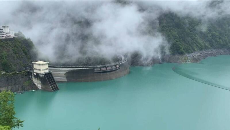 受颱風影響，德基水庫進水量大增，逕流量達192cms。（圖由民眾提供）